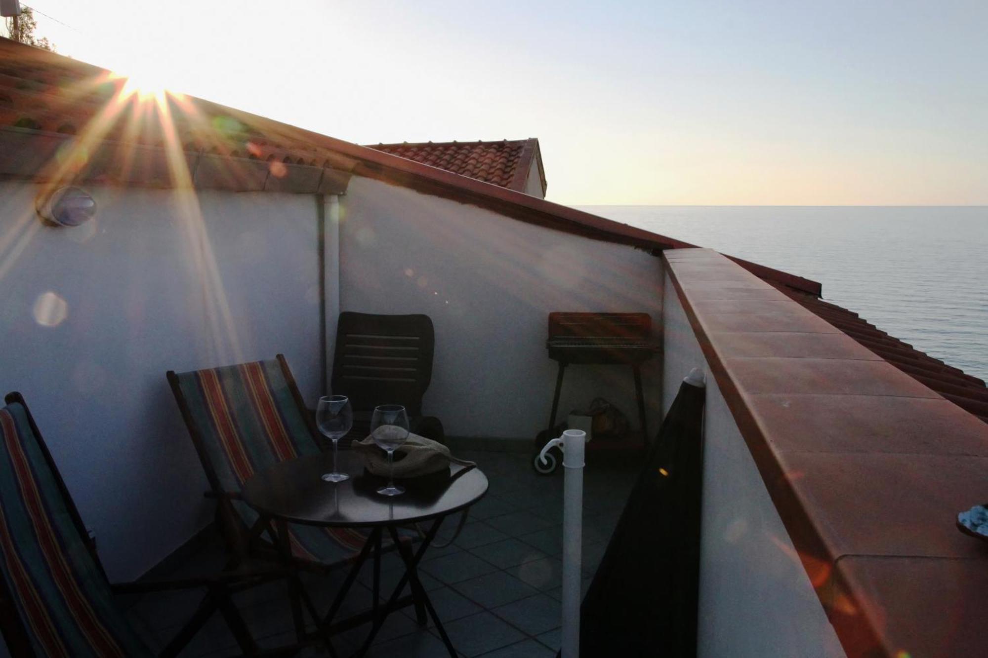 Tenuta Petreria Santo Stefano di Camastra Bilik gambar